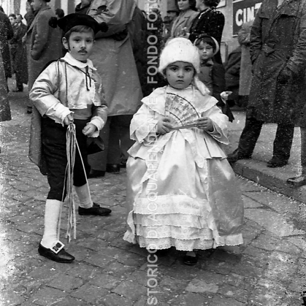 CB2.34.28 Carnevale 1962 - Mascherine