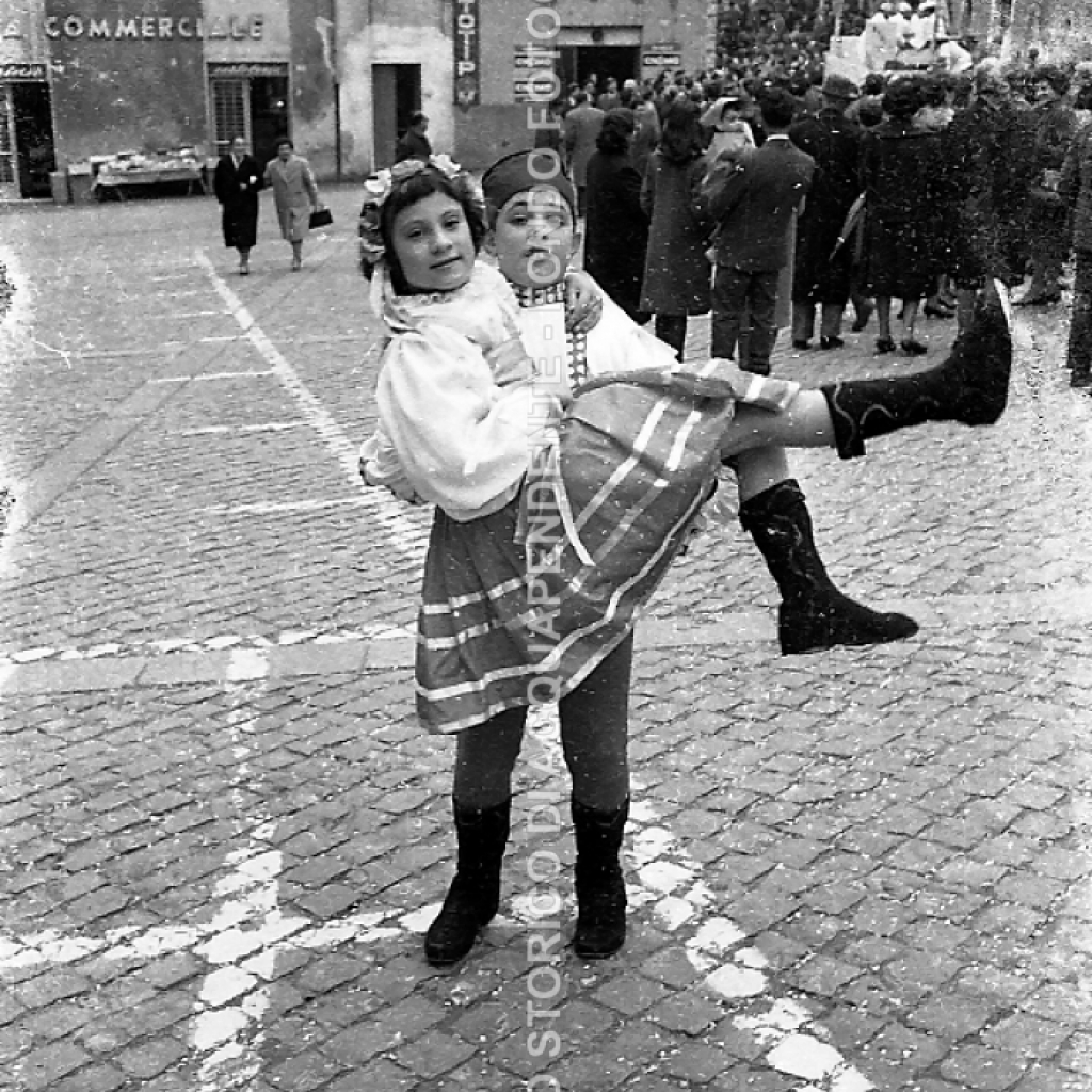 CB2.34.35 Carnevale 1962 - Mascherine