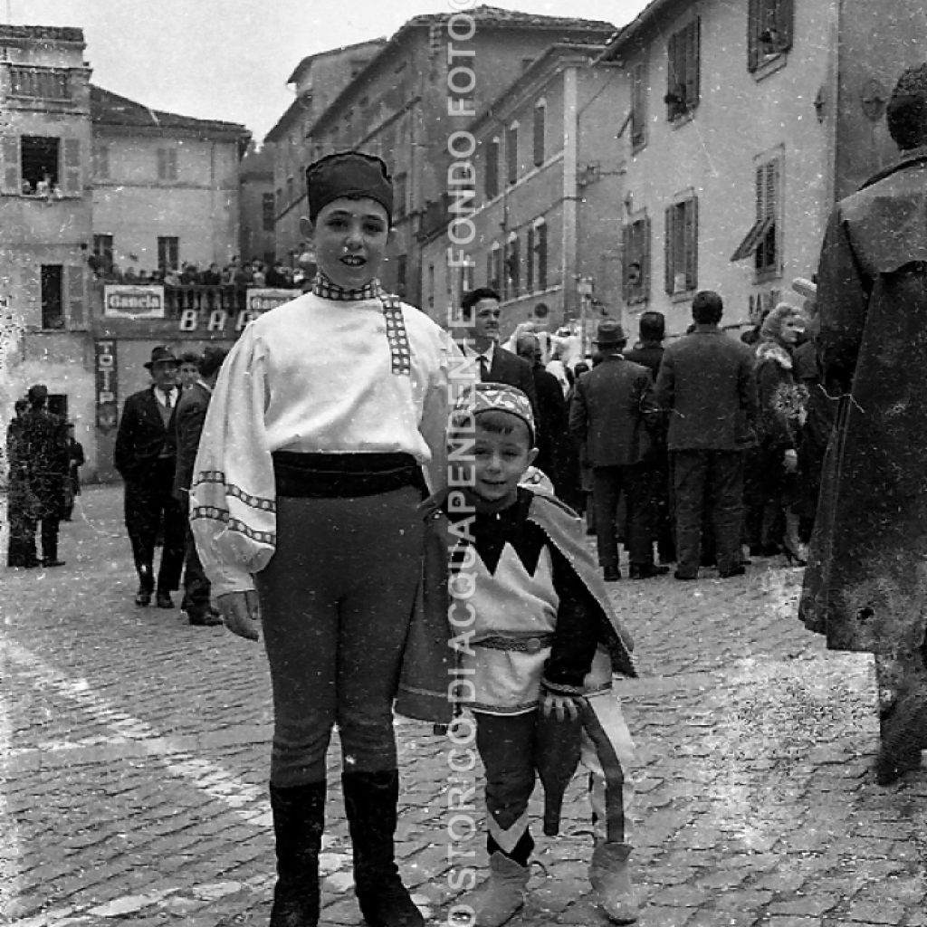 CB2.34.36 Carnevale 1962 - Mascherine