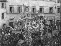 CB2.40.3 Carnevale 1963 - in piazza