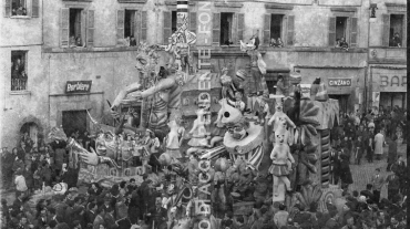 CB2.40.3 Carnevale 1963 - in piazza