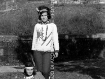 CB2.41.16 Carnevale 1963 - Ragazze mascherate