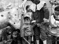 CB2.41.33 Carnevale 1963 - Maschere sul carro