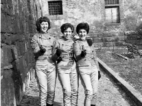 CB2.42.28 Carnevale 1963 - Ragazze Mascherate