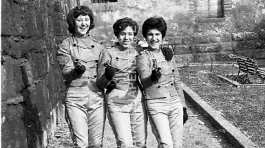 CB2.42.28 Carnevale 1963 - Ragazze Mascherate