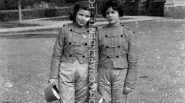 CB2.42.39 Carnevale 1963 - 2 Ragazze Mascherate