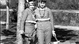 CB2.43.13 Carnevale 1963 - 2 ragazze mascherate